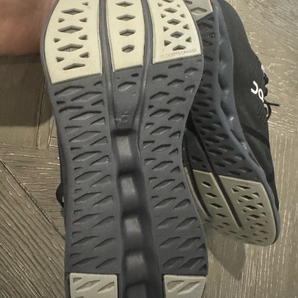 On running shoes - Picture 3 of 4